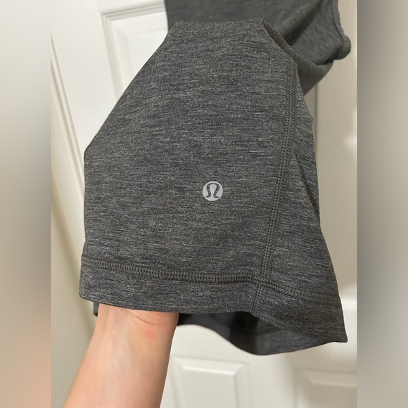 SOLD Men’s Lululemon Shirt Size M - Picture 3 of 3